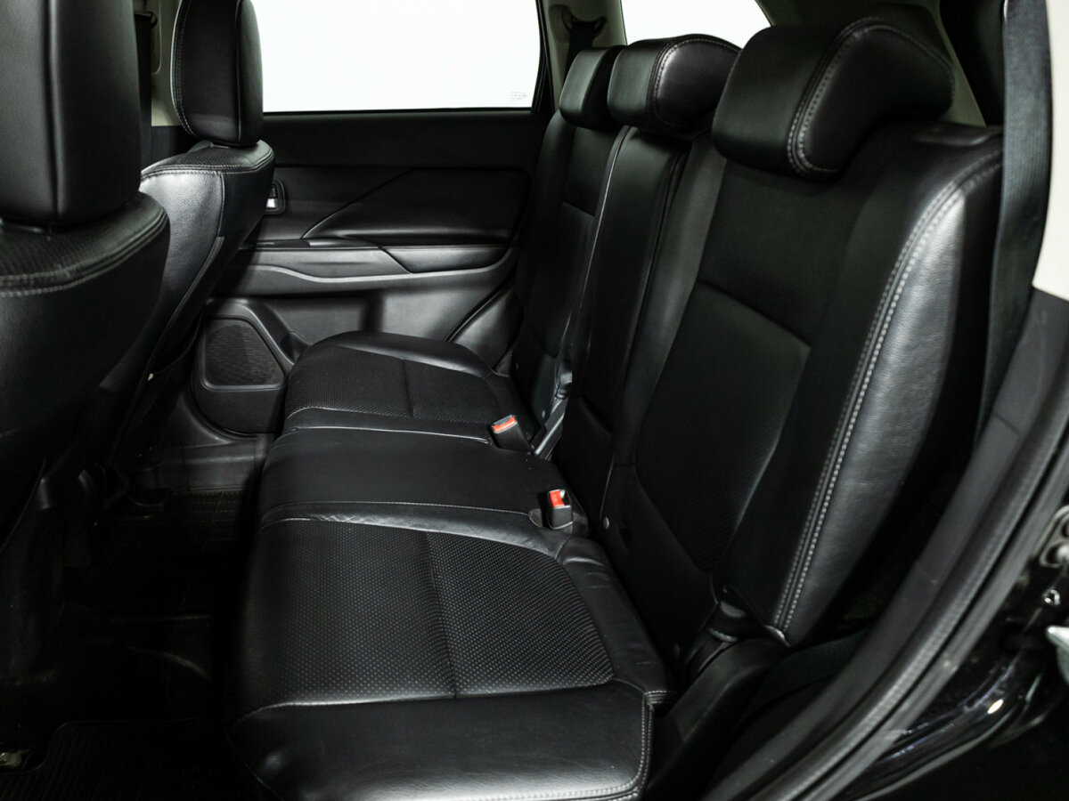 Б/У Митсубиши Оутлэндер 2013 года. Фото: #9