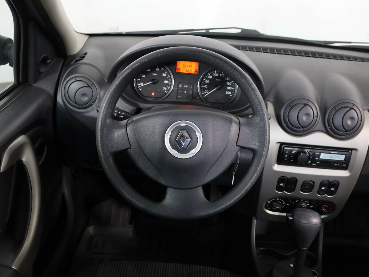 Б/У Рено Логан 2015 года. Фото: #7