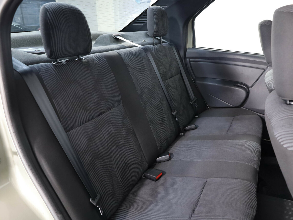 Б/У Рено Логан 2015 года. Фото: #16