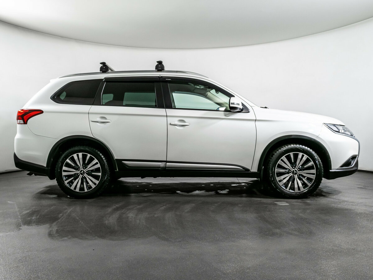 Mitsubishi Outlander 2021 года с пробегом. Фото: #3