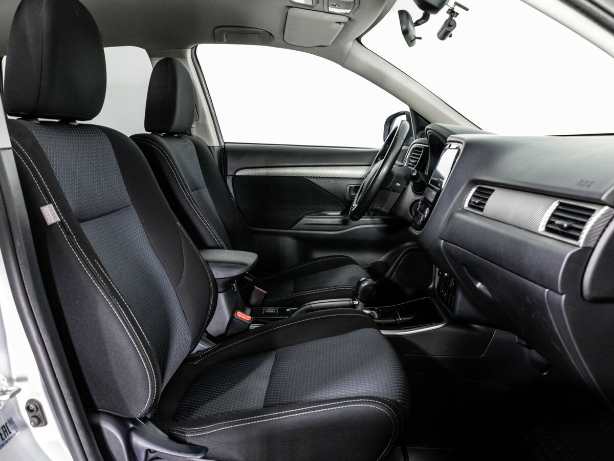 Б/У Митсубиши Оутлэндер 2018 года. Фото: #13