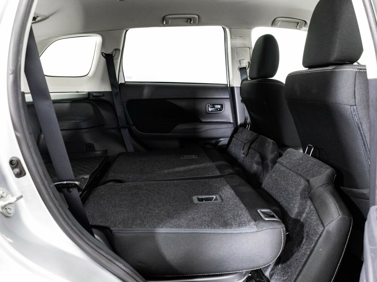 Б/У Митсубиши Оутлэндер 2018 года. Фото: #15