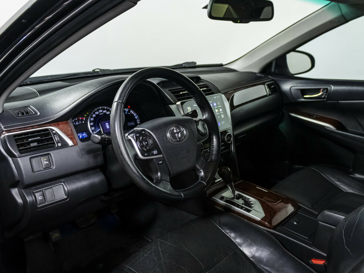 Б/У Тойота Камри 2012 года. Фото: #8