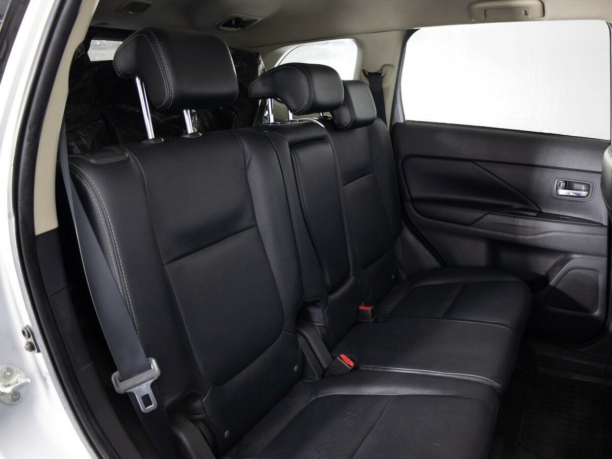 Б/У Митсубиши Оутлэндер 2013 года. Фото: #9