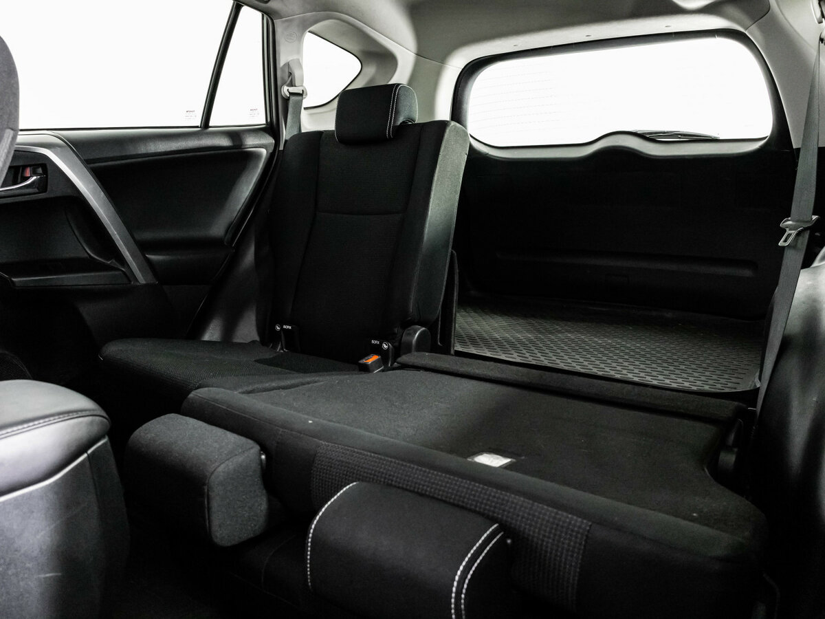 Б/У Тойота Рав4 2018 года. Фото: #17