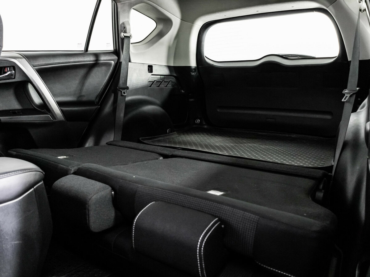 Б/У Тойота Рав4 2018 года. Фото: #18