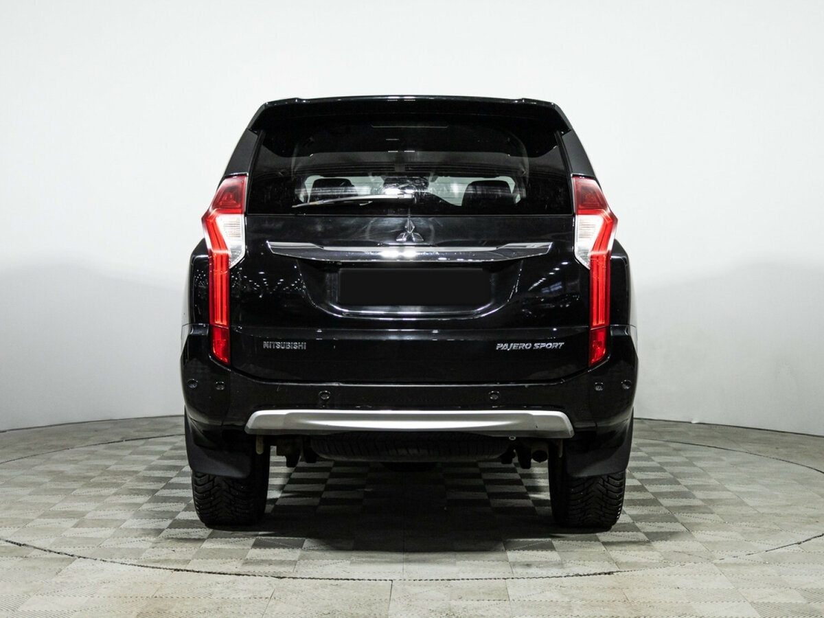 Mitsubishi Pajero Sport 2017 года с пробегом. Фото: #4